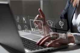 Корпоративно внедряване на LMS за регулирани организации